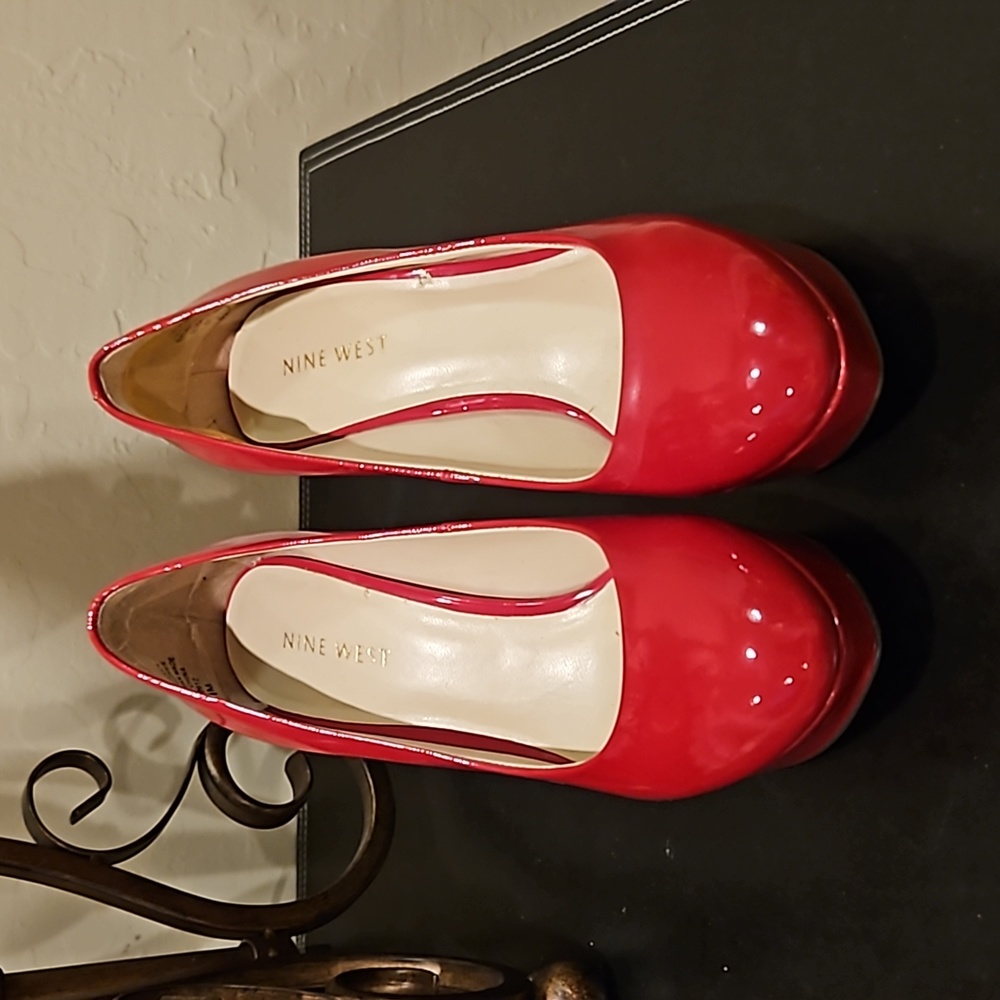 Res Platform Pumps, Size 5.5 by NINE WEST